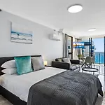 Oceanfront Studio With Pools, Gym & Tennis Court